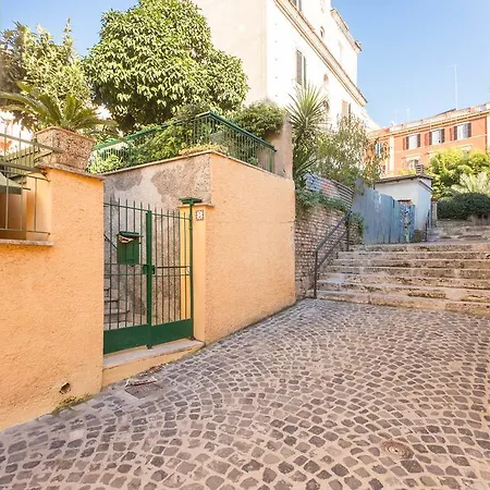 Casa Giulia * Rome